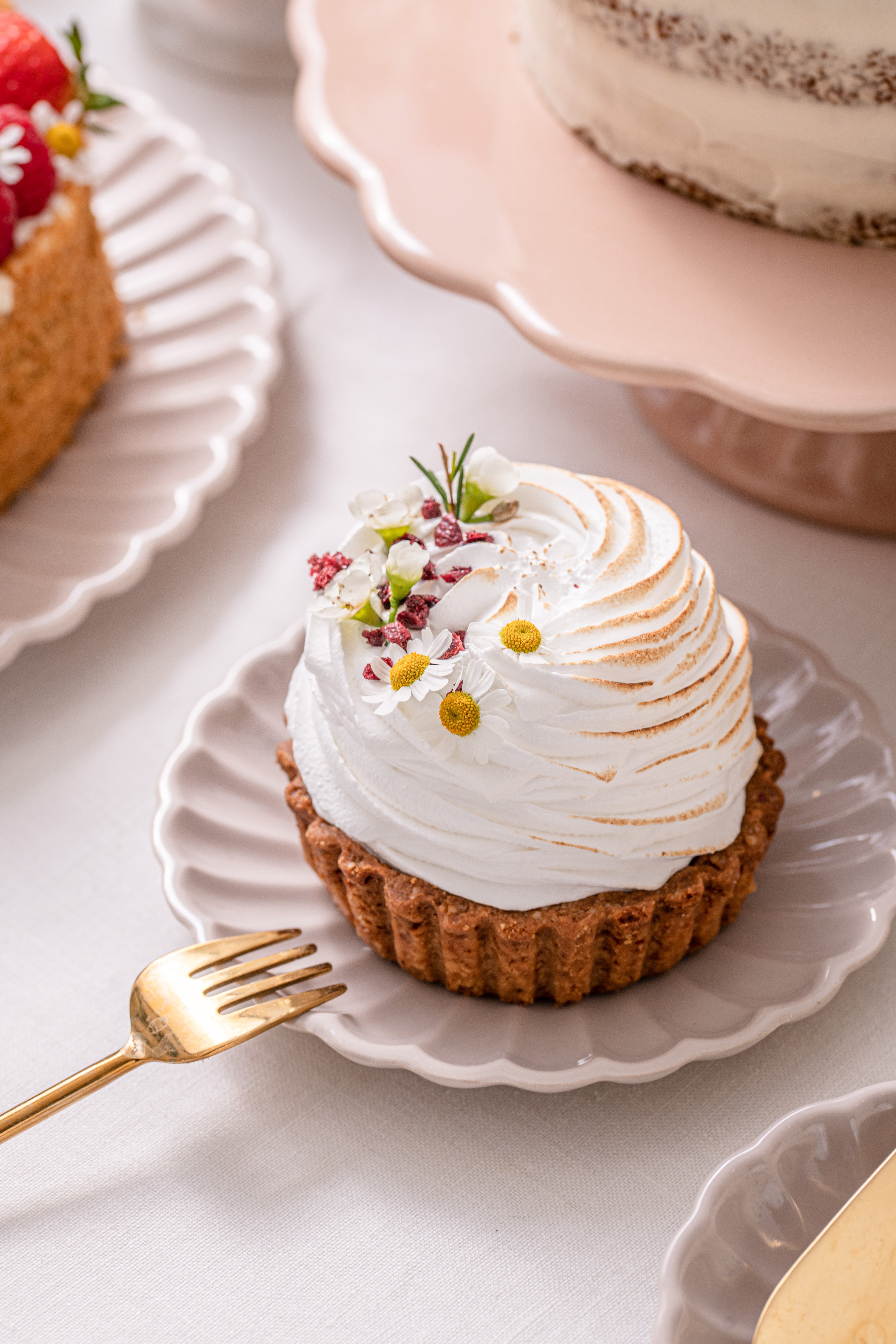 Morenginė tarta su vyšniomis